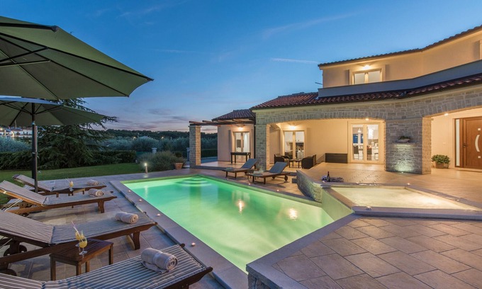 Vizinada Villa | Villa Melli with pool and panoramic View by Villas