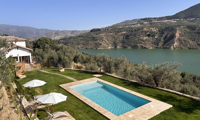 Lecrin Valley Villa | Villa 'Mirador Del Lago' with Lake View, Wi-Fi and Air Conditioning