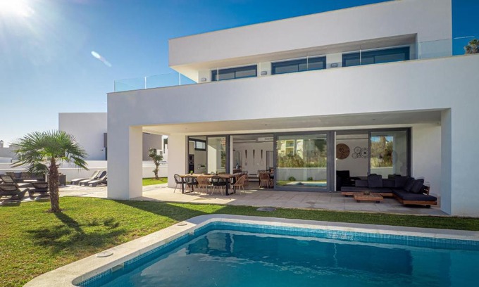 Castillo de Sabinillas Villa | Villa moderne proche de la mer