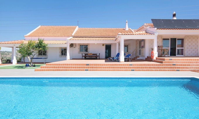 Mem Moniz House | Villa 'Monte Do Pataco' with Private Pool, Private Terrace and Wi-Fi