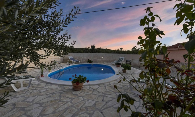 Vinjerac Villa | Villa Nea with mountain view, 3 bedroom, private pool, near beach, rural
