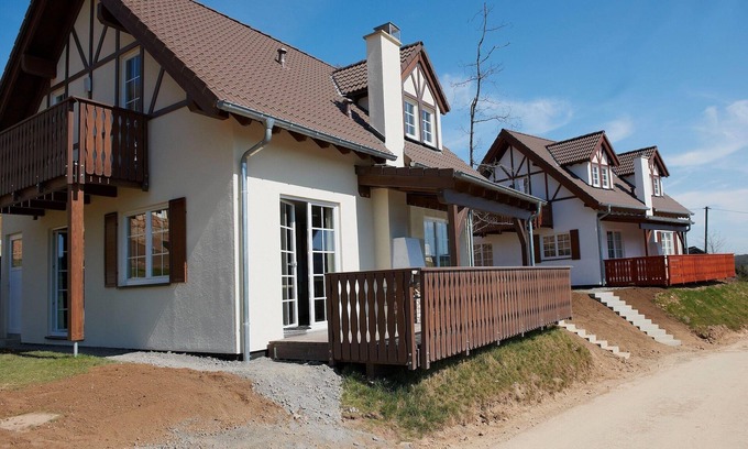 Kronenburg Villa | Villa near Reservoir with Fireplace