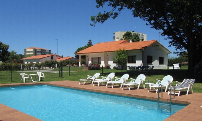 Camposeiras House | Villa near the beach, with pool, large garden and barbecue.