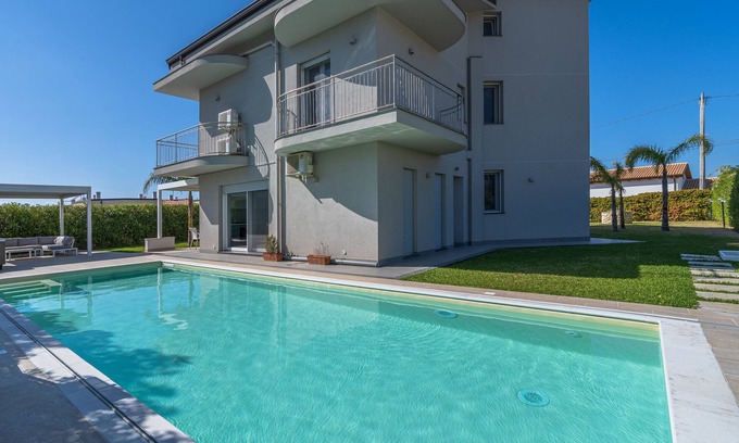 Punta Milocca Villa | Villa 'Nigrò' with Sea View, Pool, Garden & Wi-Fi
