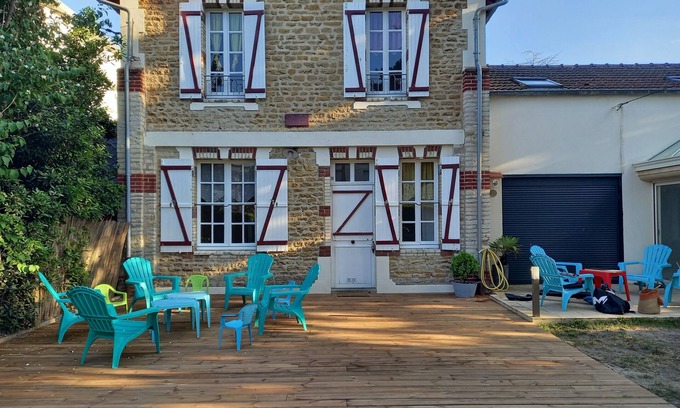Ouistreham House | Villa Nina, 20 people, 3 stars, 300m from the beach, shops, 100m from the port.