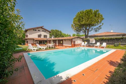 San Benedetto di Lugana Villa | Villa Oasi With Private Pool - Happy Rentals