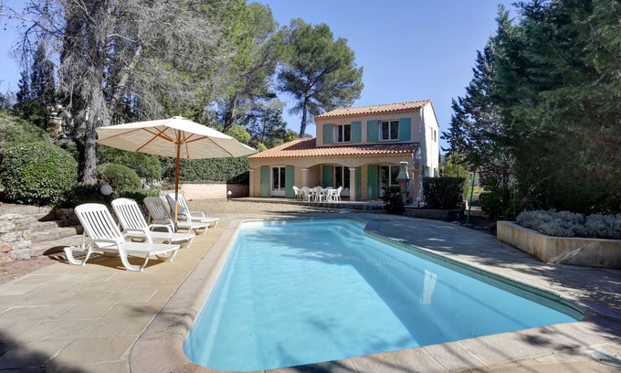 La Bouverie Villa | villa of charm, a haven of peace under the umbrella pines, 15 minutes of the sea