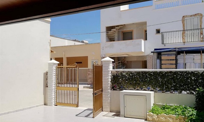 Torre Lapillo House | VILLA ONLY 10 METERS FROM THE SEA AND THE CENTER OF THE COUNTRY