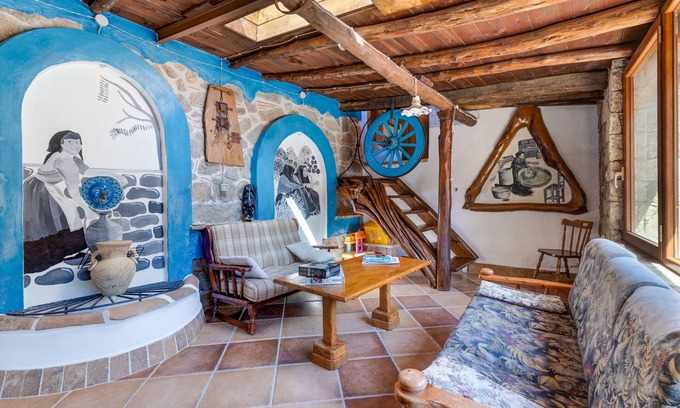 Orgosolo Villa | Villa 'Orgoai' with Mountain View, Wi-Fi and Air Conditioning