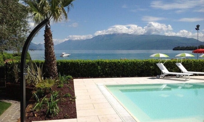 San Felice del Benaco Villa | Villa overlooking the beach and the lake with private swimming pool