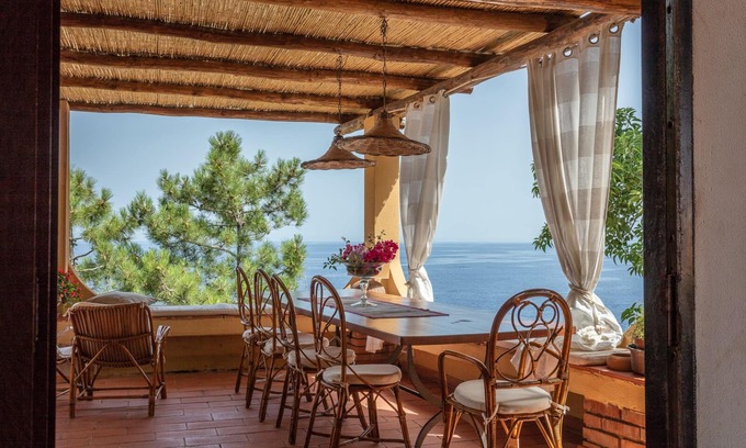 Scilla Villa | Villa overlooking the sea with private access
