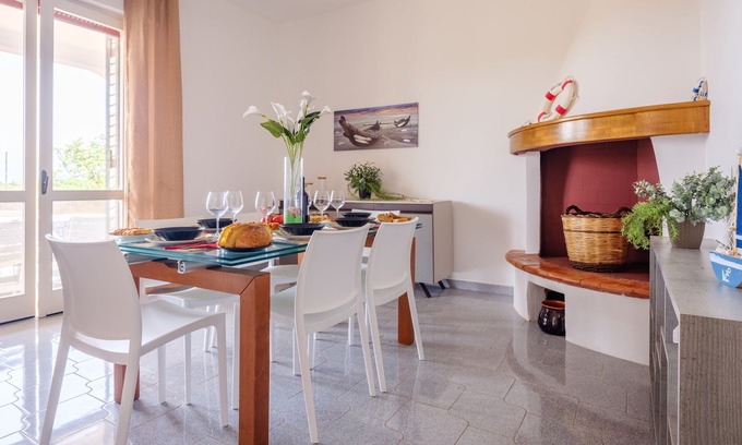 Padula Fede Villa | Villa 'Perla Marina Luxury' with Sea View, Wi-Fi and Air Conditioning