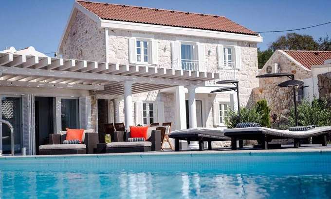 Drvenik Mali Villa | Villa Piccolo Prestige - 4 bedroom villa - Large swimming pool - Perfect for families