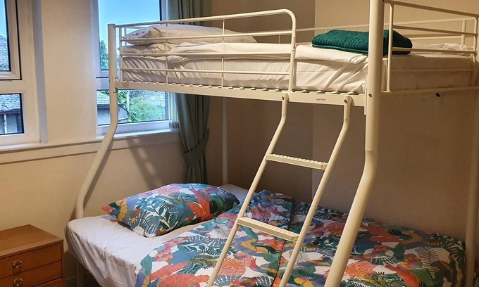 Renfrew Apartment | Villa Poa Glasgow Airport