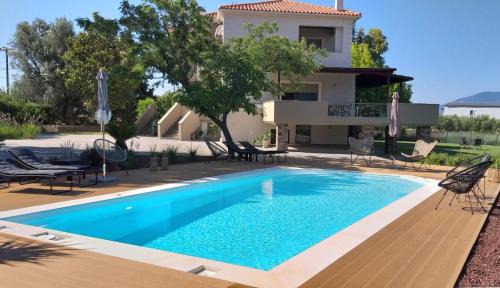 Dirfys-Messapia Villa | Villa Polyxeni 5 Bedrooms and Private Pool