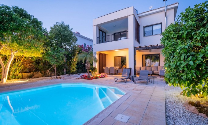 Kouklia Villa | Villa Pontus - stunning views & privacy in beautiful garden with pool & hot tub