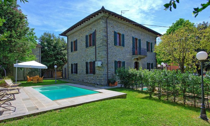 Camucia Villa | Villa Primula by PosarelliVillas