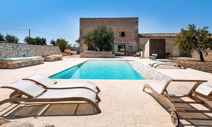 Ragusa Villa | Villa rental in Sicily, vacation rental Sicily, holiday let in Sicily, private villa with pool in Sicily