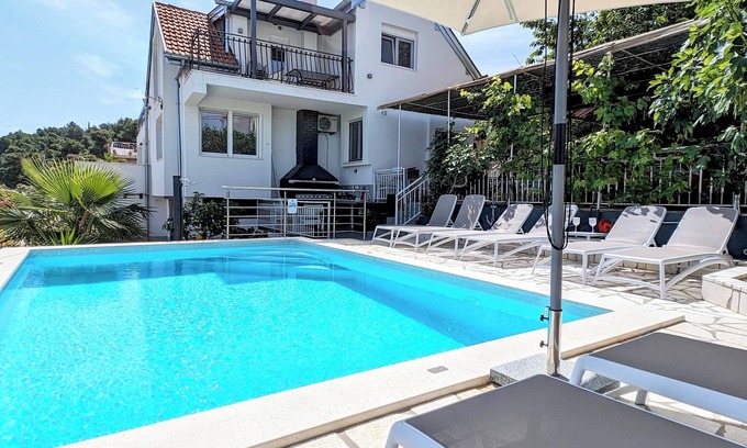 Municipality of Trogir House | Villa Rosa vacation home with two apartments on Čiovo Trogir, pool 150m to the beach