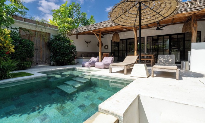Beraban Villa | Villa Ruta 2 Oasis 5 min walk from Nyanyi beach and close to Luna Beach Club