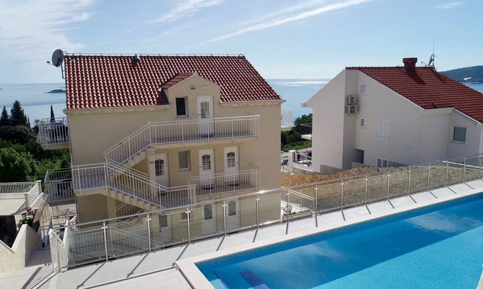 Plat Apartment | Villa Samba - Two-Bedroom Apartment with Terrace and Sea View - A4+1