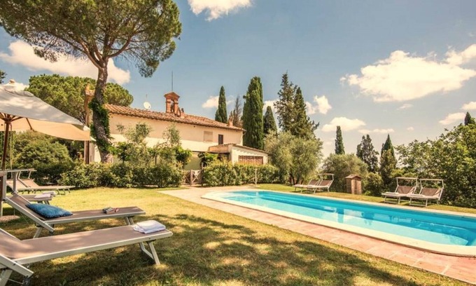 Monteroni d'Arbia Villa | Villa Santo Stefano. up to 14 sleeps. Pool
