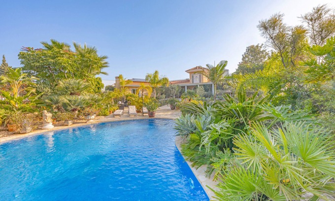 L'Alfas del Pi Villa | Villa 'Sconto' with Mountain View, Wi-Fi and Air Conditioning