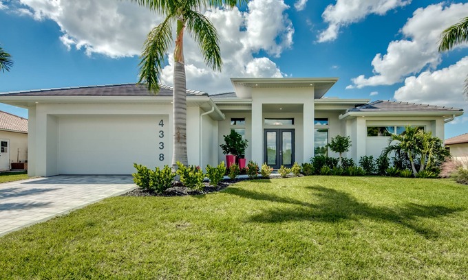 Pelican Villa | Villa Seven Oceans - stylish new villa, extra large pool & spa, boat dock