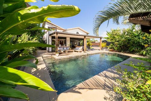 Bois d'Olives Villa | Villa Sharma 5* : Détente et bien être.