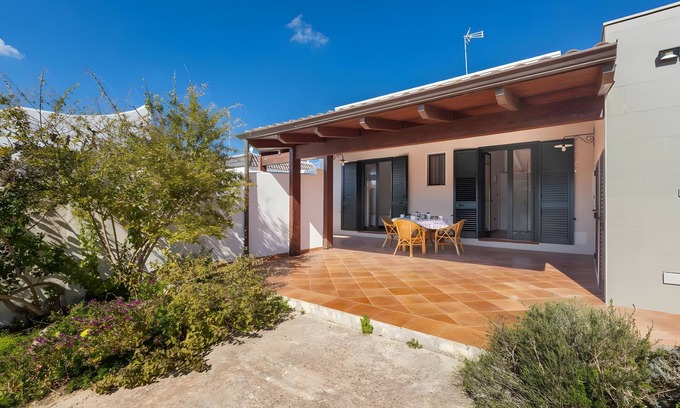 Scala di Furno Villa | Villa 'Simona- Torre Lapillo' with Private Garden and Air Conditioning