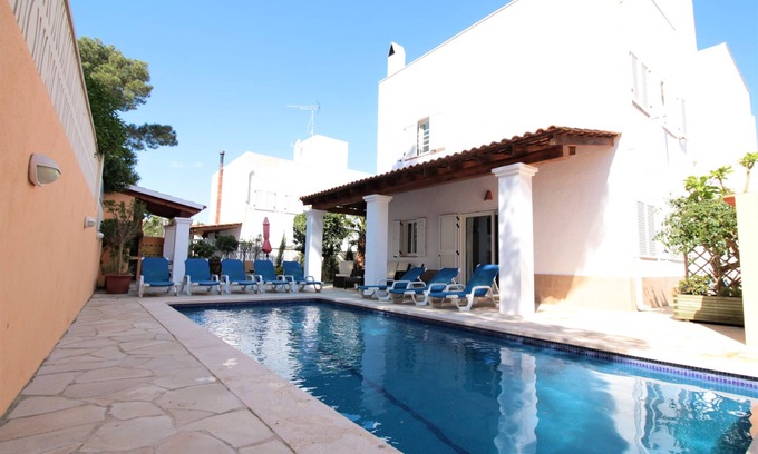 Sant Antoni de Portmany Villa | Villa Sofia Ibiza - Great Location | Walk To Beach/Amenities | A/C & Wifi | Pool