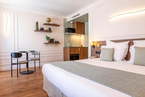 Quartier de Rochechouart Apartment | Villa SoPi Appart'Hotel by Patrick Hayat