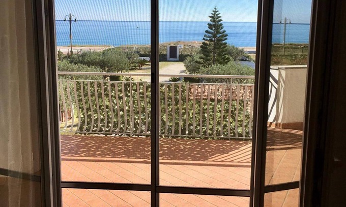 Marina di Davoli Apartment | Villa Tigani: direct beach access breathtaking seafront view Nausicaa apartment
