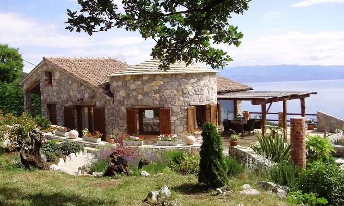 Sveta Jelena Villa | Villa Tramontana - Stone villa with pool & sea views just a few minutes' drive from the beach