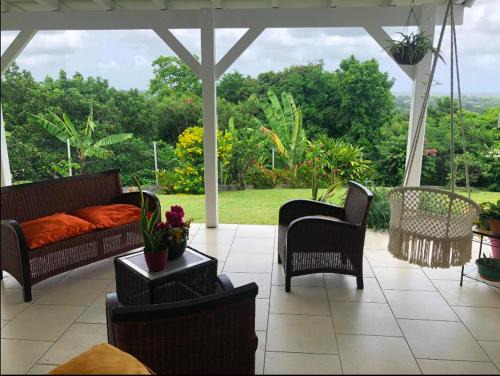 Sainte-Anne Apartment | Villa Tropicale - avec vue et jardin exotique
