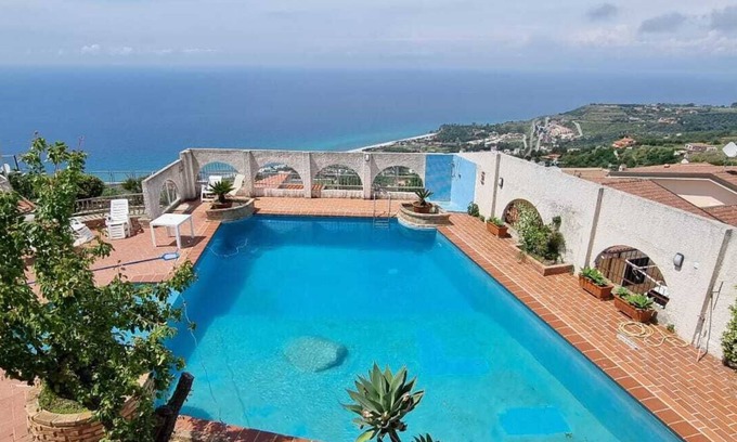 Zambrone Villa | Villa Velia Priscope