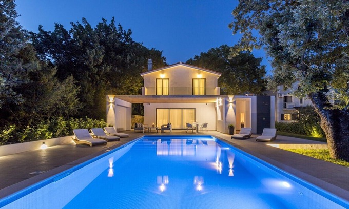 Srinjine Villa | Villa Ventura with a private heated pool, superfast broadband, gym