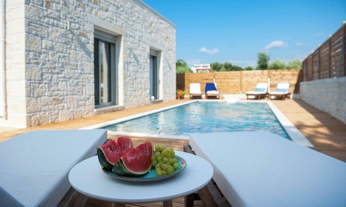 Pagkalochori Villa | Villa Vera - With Private Pool & Jacuzzi