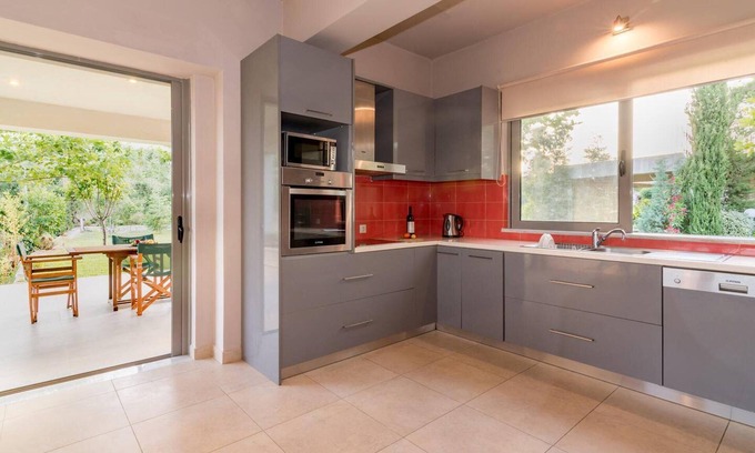 Romirion Villa | Villa Verano - Spacious 5-bdr & 5-bth Villa