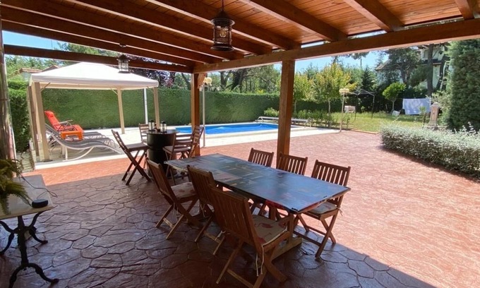 Cadalso de los Vidrios Ski Chalet | Villa with pool 90km from Madrid