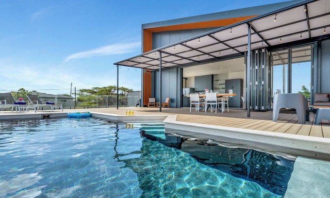 Sabana Liber House | Villa with a pool and views of the island and the ocean. A Home that feels good.