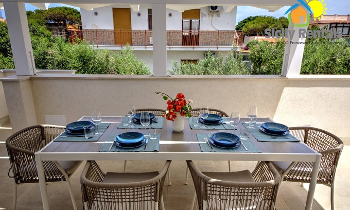 Isola delle Femmine Villa | Villa with pool near the sea of the Nature Reserve of Isola delle Femmine