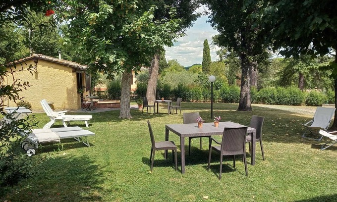 Sovicille Villa | Villa with large garden and annex