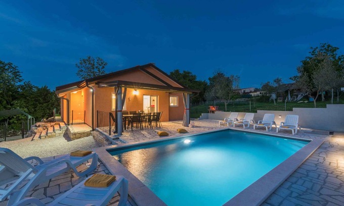 Radini Villa | Villa with large pool and jacuzzi