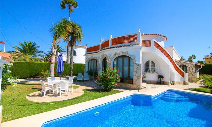 Els Poblets Villa | Villa with lawn garden Els Poblets Ilona