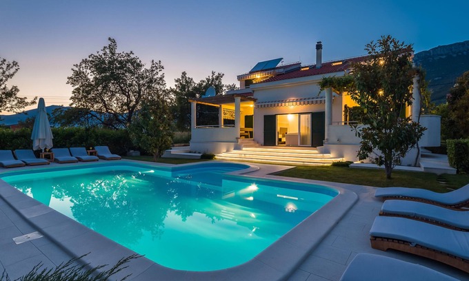 Kastel Stari Villa | Villa with pool and jacuzzi