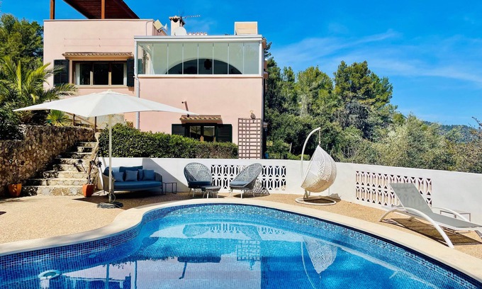 Urbanitzacio Es Verger Villa | Villa with pool and fantastic view of Palma, 7000qm garden, W-Lan