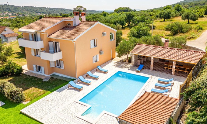 Mrljane Villa | Villa with pool and outdoor kitchen