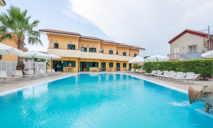 Laura Villa | Villa with Pool in Paestum