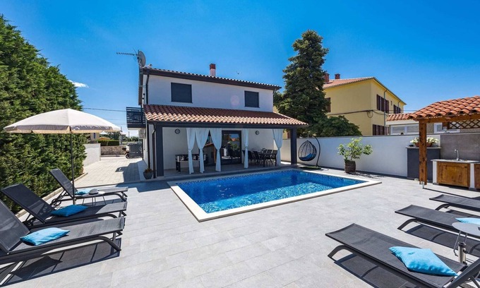 Galizana Villa | Villa with Pool, Jacuzzi, Table Tennis